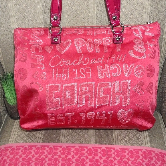 Coach Poppy Tote in Barbie Pink - Picture 4 of 16